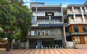 Super Townhouse Rohini Sector 23